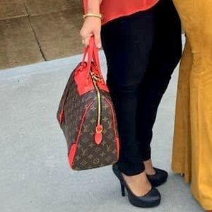 Authentic Louis Vuitton “like NEW”